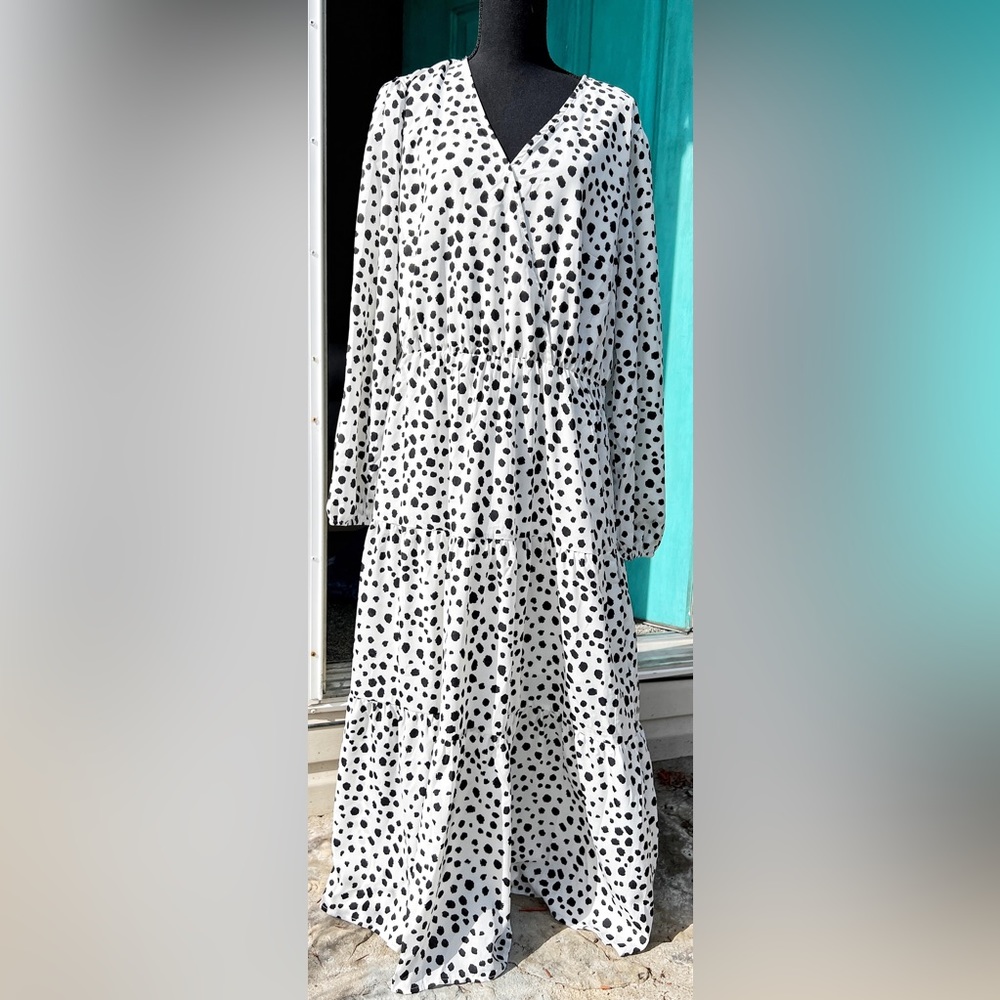 XL maxi dress v neck black white New w/o tags